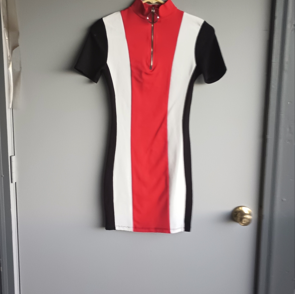 Fashion Nova - A—Team Color Block Dress Red/Black